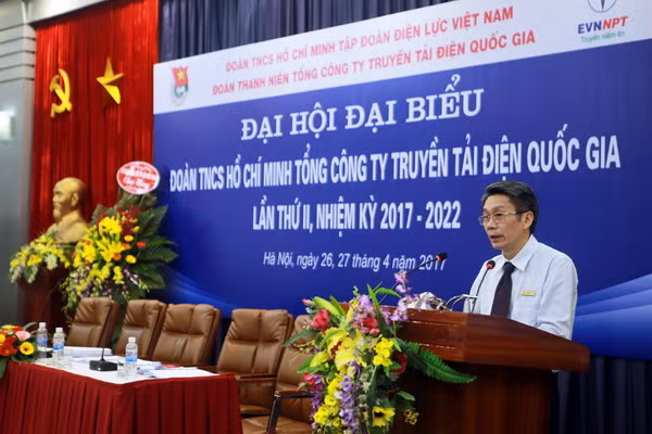 Ông Trần Quốc Lẫm - Ủy viên Ban Thường vụ Đảng ủy, Trưởng ban Tuyên giáo, Phó Tổng giám đốc EVNNPT phát biểu chỉ đạo tại Đại hội. Ông Trần Quốc Lẫm - Ủy viên Ban Thường vụ Đảng ủy, Trưởng ban Tuyên giáo, Phó Tổng giám đốc EVNNPT phát biểu chỉ đạo tại Đại hội.