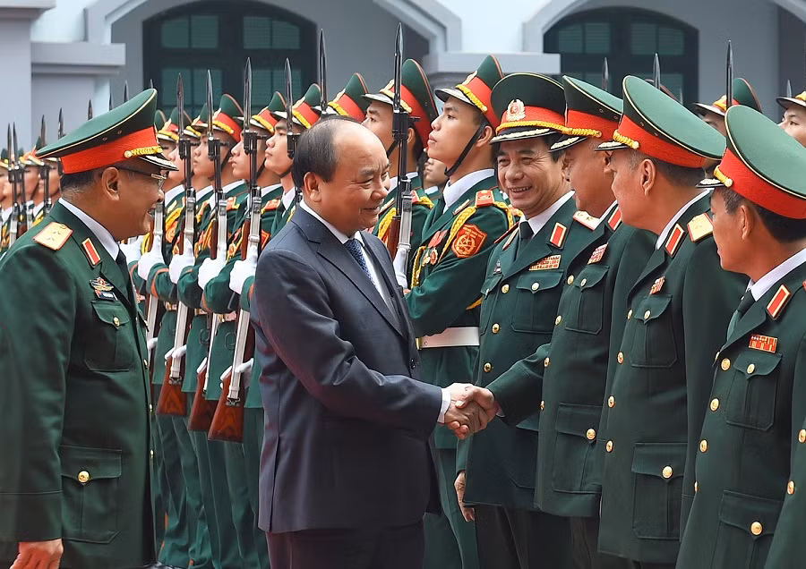 Thủ tướng Nguyễn Xuân Phúc đã đi kiểm tra công tác trực, sẵn sàng chiến đấu của Tổng cục Tình báo (Bộ Quốc phòng) trong dịp Tết Nguyên đán 2017. ảnh: vgp.