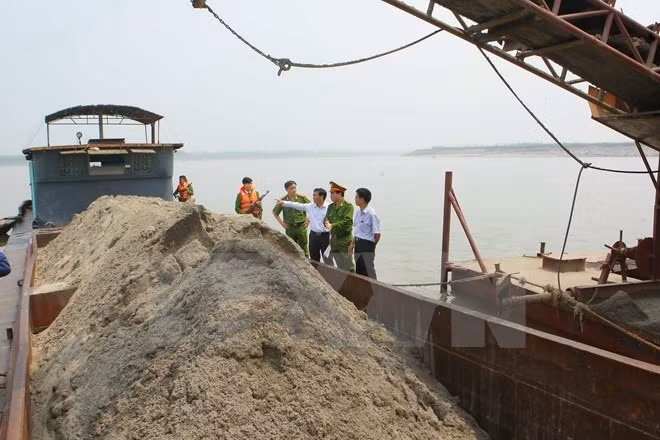 Có 5 tàu "cát tặc” hút trộm cát từ Cửa Đại chở ra Đà Nẵng ảnh 2