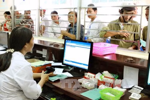 Sửa đổi quy định mua thuốc biệt dược gốc để giảm giá thuốc. ảnh: TTXVN.