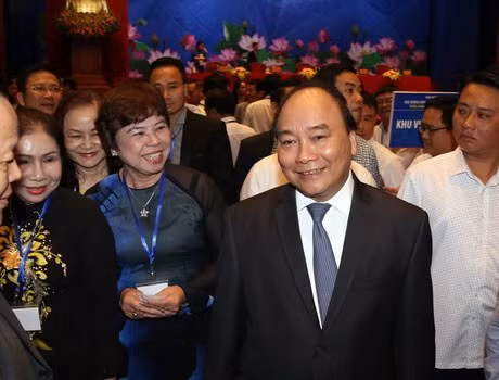 Sức ép trả nợ và phát triển đều lớn! ảnh 2