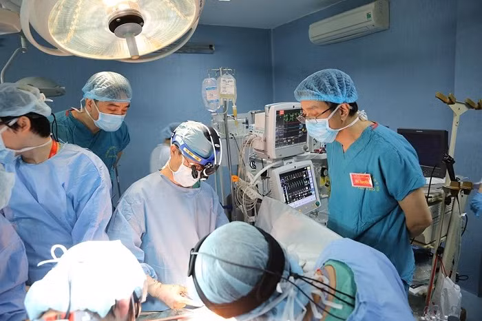 Việt Nam thực hiện thành công ca ghép phổi đầu tiên trên người. ảnh: Báo Nhân dân.