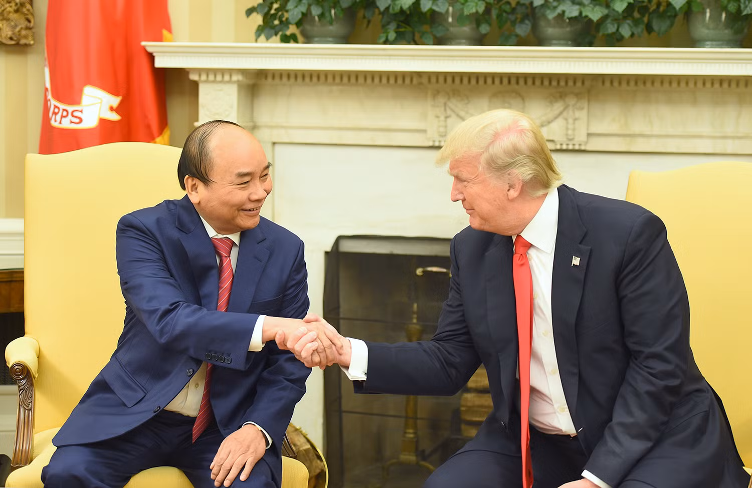 Thủ tướng Nguyễn Xuân Phúc và Tổng thống Hoa Kỳ Donald Trump trong cuộc hội đàm tại Nhà Trắng ngày 31/5. Ảnh: VGP Thủ tướng Nguyễn Xuân Phúc và Tổng thống Hoa Kỳ Donald Trump trong cuộc hội đàm tại Nhà Trắng ngày 31/5. Ảnh: VGP