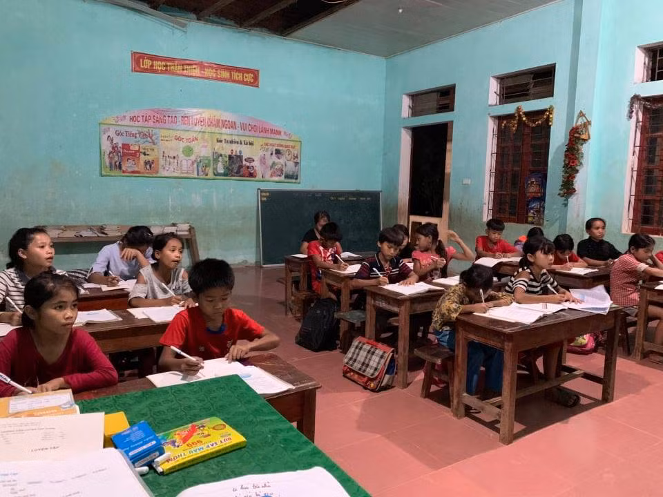 Điện đã thắp sáng trên điểm trường Cà Moong (Ảnh nhà trường cung cấp)