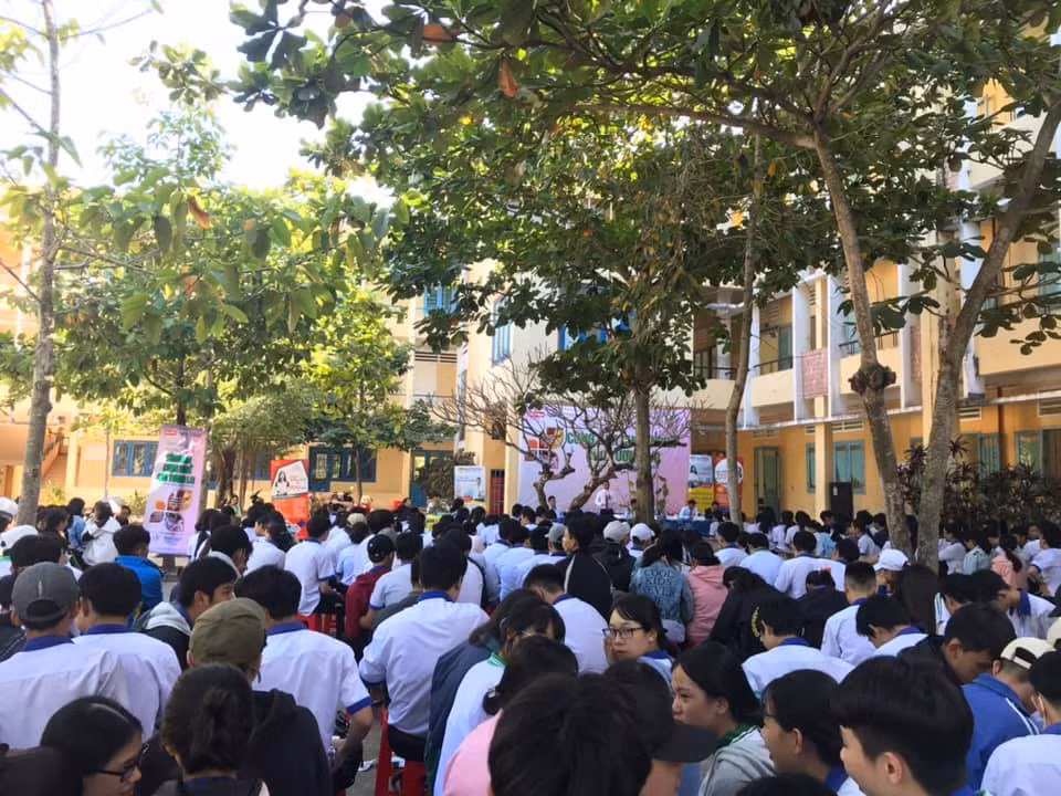 Học sinh tỉnh Bình Thuận (Ảnh trang Thanh niên La Gi) Học sinh tỉnh Bình Thuận (Ảnh trang Thanh niên La Gi)