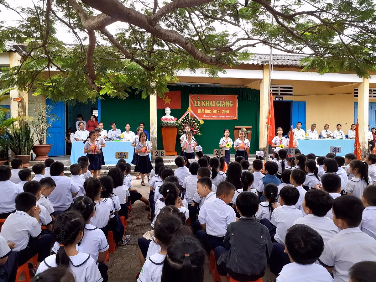 Lễ khai giảng gọn nhẹ tại một trường tiểu học ở Bình Thuận (Ảnh Phan Tuyết)