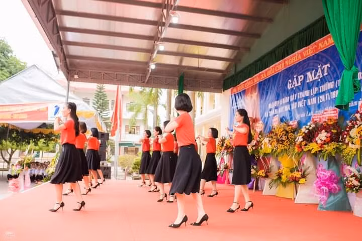 Ngoài giờ dạy, giáo viên được công đoàn tổ chức nhiều hoạt động văn hóa thể thao Ngoài giờ dạy, giáo viên được công đoàn tổ chức nhiều hoạt động văn hóa thể thao