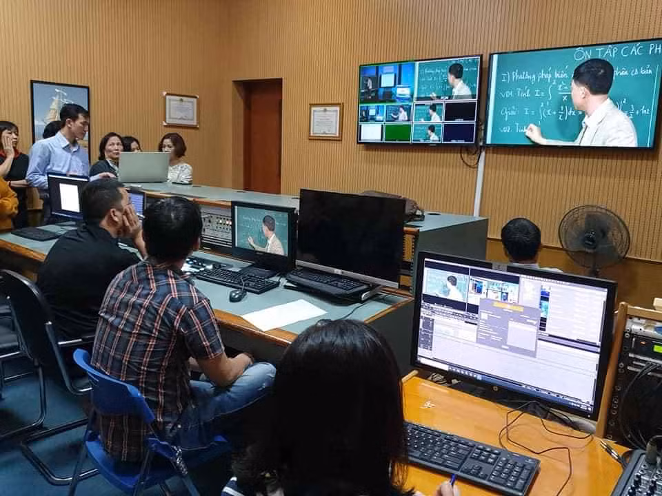 Bình Thuận triển khai dạy học trên truyền hình từ ngày 23-3 ảnh 2