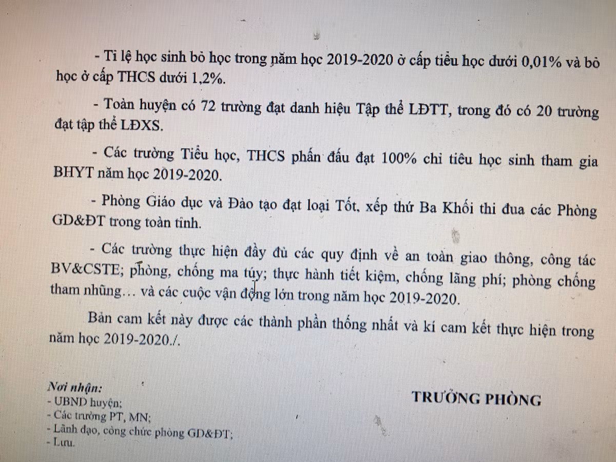 Bản ký kết giao ước thi đua giữa phòng giáo dục với các hiệu trưởng trong huyện (Ảnh CTV)
