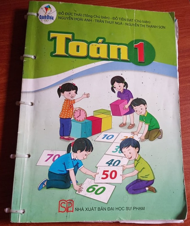 Những cuốn sách đã được đóng lại thế này (Ảnh Phan Tuyết) Những cuốn sách đã được đóng lại thế này (Ảnh Phan Tuyết)