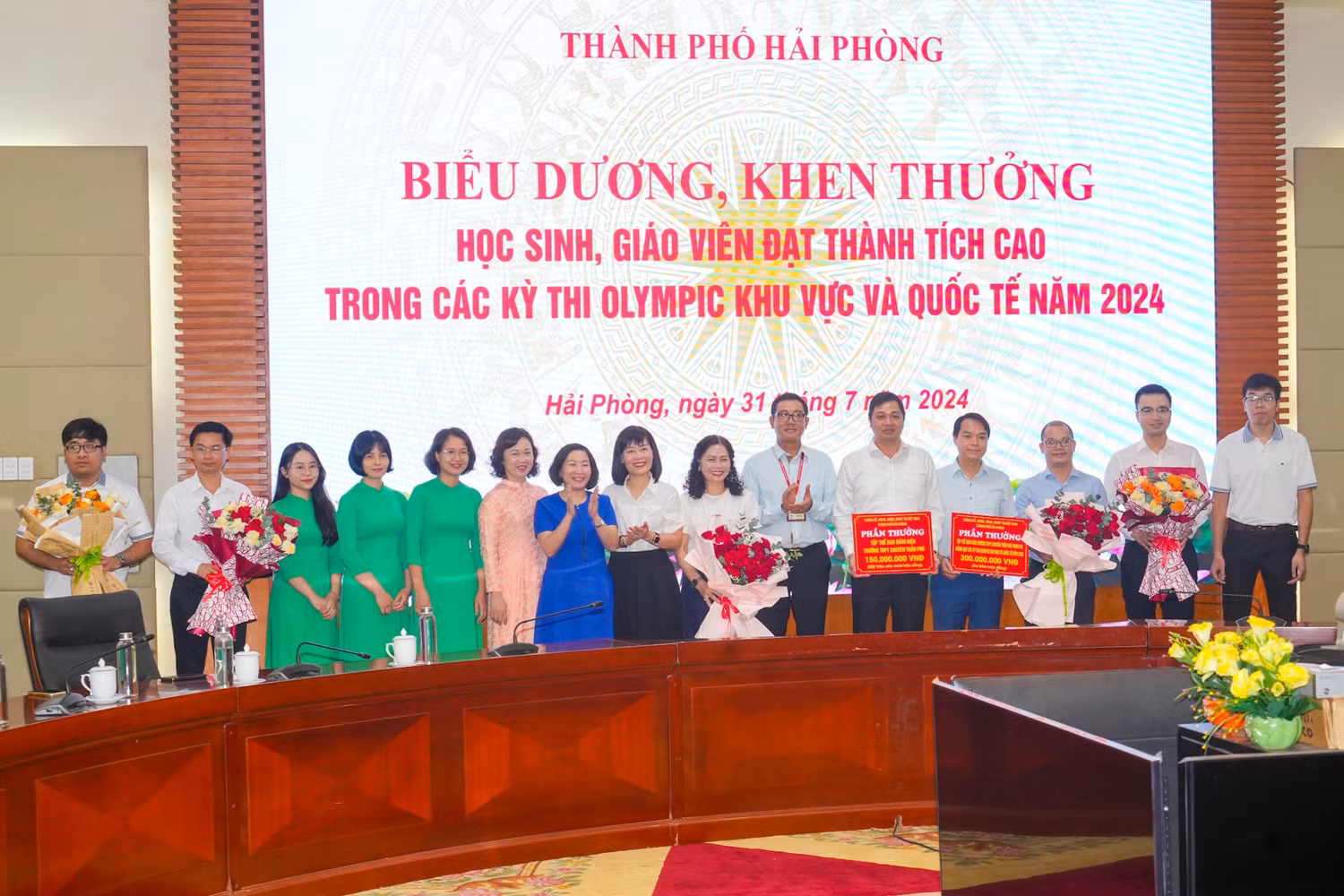 GDVN_khen-thuong-hsg-3.jpg