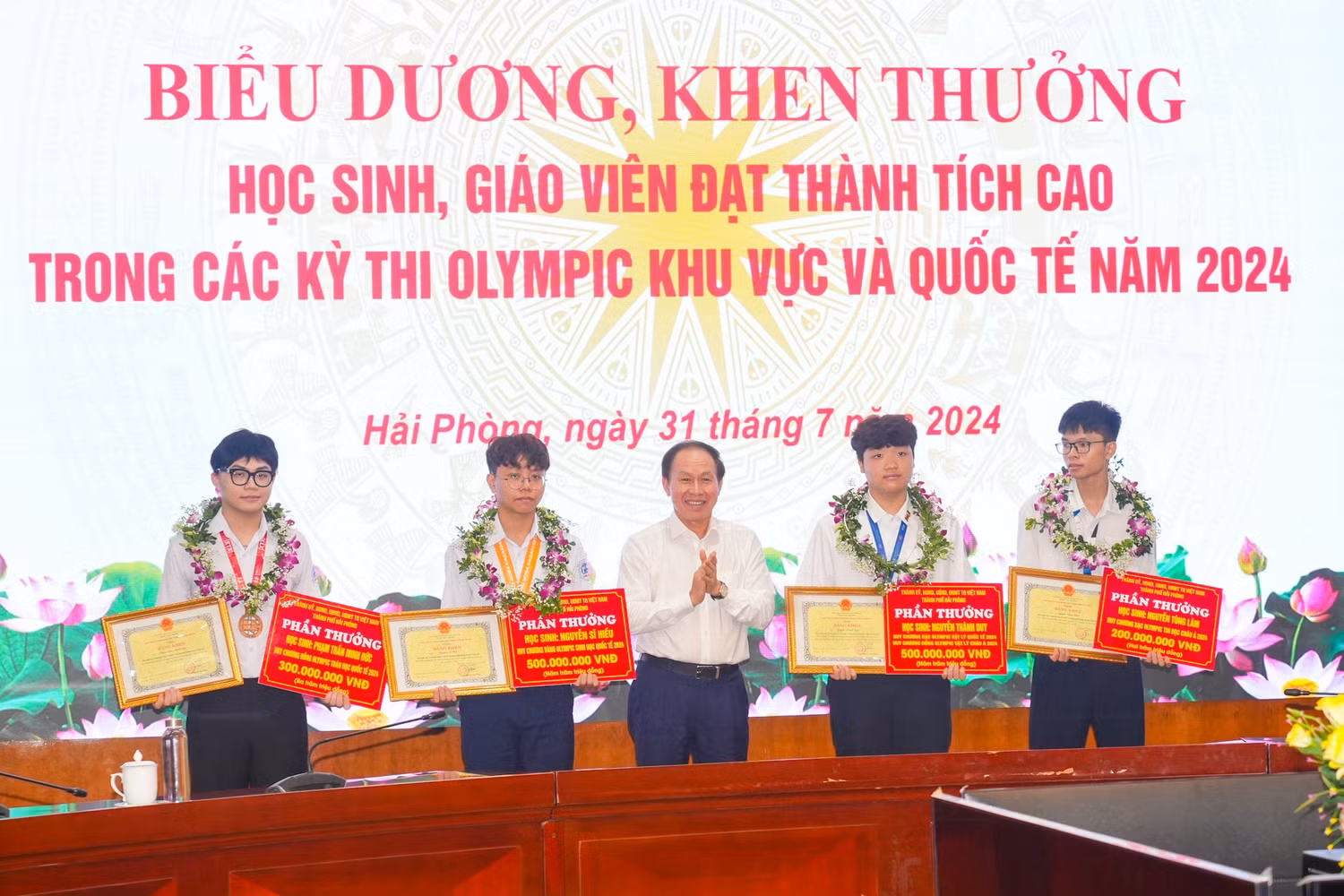 GDVN_khen-thuong-hsg-2.jpg