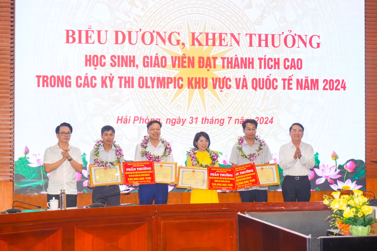 GDVN_khen-thuong-hsg-1.jpg