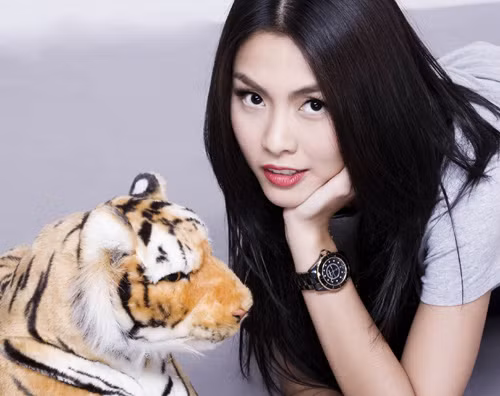Đôi khi, người đẹp cũng xuất hiện với hình ảnh giản dị, trẻ trung như thế này. Đôi khi, người đẹp cũng xuất hiện với hình ảnh giản dị, trẻ trung như thế này.