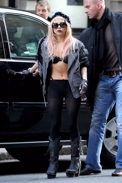 Bộ đồ từng bị "ném đá" của Lady Gaga vì quá xấu và cẩu thả. Bộ đồ từng bị "ném đá" của Lady Gaga vì quá xấu và cẩu thả.