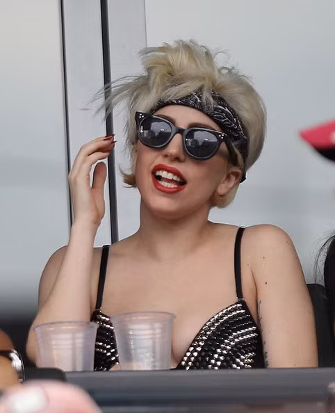 Nhắc đến Lady Gaga chỉ có thể nói đến: độc, lạ và không đụng hàng. Nhắc đến Lady Gaga chỉ có thể nói đến: độc, lạ và không đụng hàng.