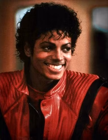 Chiếc áo Michael Jackson từng mặc trong video Thriller (xem video) là vật phẩm đắt giá nhất. Giá chốt là 1,8 triệu USD trong khi hy vọng của nhà đấu giá nằm ở mức 200.000 USD đến 400.000 USD. Một phần của số tiền 1,8 triệu USD đã được chuyển đến khu bảo tồn động vật hoang dã Shambala Preserve, nơi cưu mang hai con hổ Thriller và Sabu của Vua nhạc pop trong vòng 5 năm qua. Chiếc áo Michael Jackson từng mặc trong video Thriller (xem video) là vật phẩm đắt giá nhất. Giá chốt là 1,8 triệu USD trong khi hy vọng của nhà đấu giá nằm ở mức 200.000 USD đến 400.000 USD. Một phần của số tiền 1,8 triệu USD đã được chuyển đến khu bảo tồn động vật hoang dã Shambala Preserve, nơi cưu mang hai con hổ Thriller và Sabu của Vua nhạc pop trong vòng 5 năm qua.