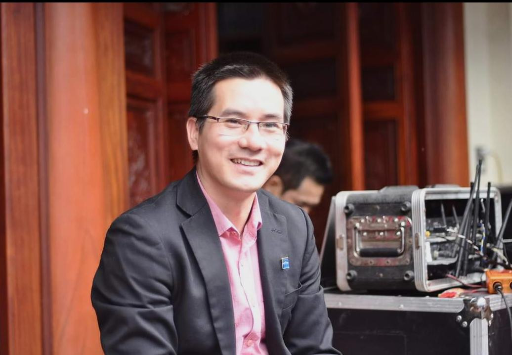 Nhà nghiên cứu giáo dục Nguyễn Quốc Vương cho rằng thi học sinh giỏi mâu thuẫn với mục tiêu giáo dục toàn diện. Ảnh: Đỗ Tiến Thành. Nhà nghiên cứu giáo dục Nguyễn Quốc Vương cho rằng thi học sinh giỏi mâu thuẫn với mục tiêu giáo dục toàn diện. Ảnh: Đỗ Tiến Thành.