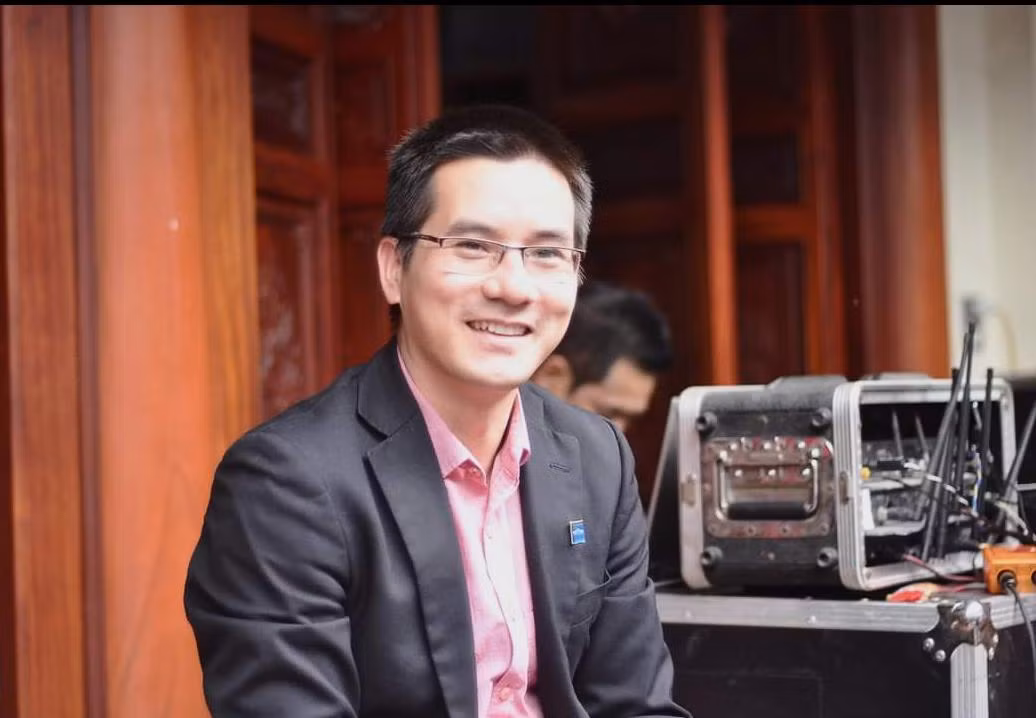 Nhà nghiên cứu giáo dục Nguyễn Quốc Vương cho rằng thi học sinh giỏi mâu thuẫn với mục tiêu giáo dục toàn diện. Ảnh: Đỗ Tiến Thành. Nhà nghiên cứu giáo dục Nguyễn Quốc Vương cho rằng thi học sinh giỏi mâu thuẫn với mục tiêu giáo dục toàn diện. Ảnh: Đỗ Tiến Thành.
