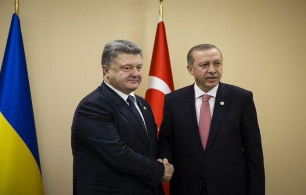 Tổng thống Ulraine Porosenko và Tổng thống Thổ Nhĩ Kỳ Erdogan - hai mắt xích quan trọng trong liên minh chồn –cáo. Ảnh: Reuters. Tổng thống Ulraine Porosenko và Tổng thống Thổ Nhĩ Kỳ Erdogan - hai mắt xích quan trọng trong liên minh chồn –cáo. Ảnh: Reuters.
