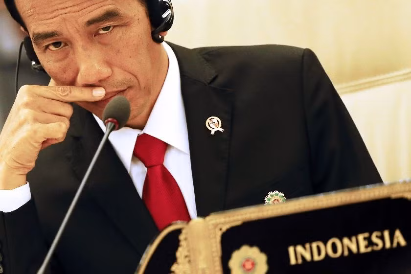 Tân Tổng thống Indonesia Joko Widodo được cho là theo đuổi chủ nghĩa dân tộc hẹp hòi, cực đoan với "liệu pháp sốc" với tàu cá láng giềng để tìm kiếm sự ủng hộ trong nước. Tân Tổng thống Indonesia Joko Widodo được cho là theo đuổi chủ nghĩa dân tộc hẹp hòi, cực đoan với "liệu pháp sốc" với tàu cá láng giềng để tìm kiếm sự ủng hộ trong nước.