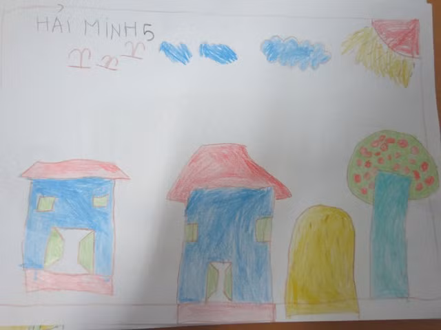 "Ngôi nhà hạnh phúc" của họa sĩ nhí Lớp học Hy vọng ảnh 6 "Ngôi nhà hạnh phúc" của họa sĩ nhí Lớp học Hy vọng ảnh 6