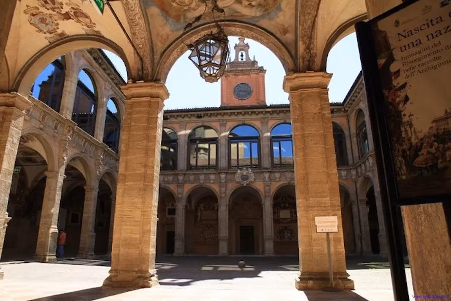 Một góc trường đại học Bologna. Ảnh: Trung tâm Ngôn ngữ văn hóa Italia cung cấp Một góc trường đại học Bologna. Ảnh: Trung tâm Ngôn ngữ văn hóa Italia cung cấp