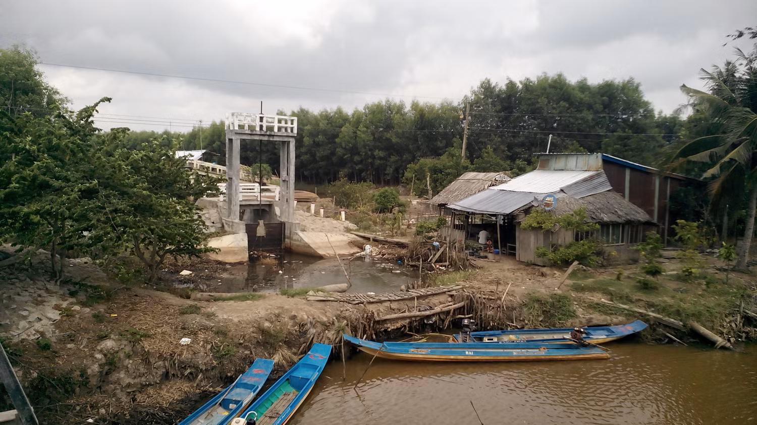 Cống Kênh 18 (xã Khánh Thuận, huyện U Minh), một trong những công trình thủy lợi gây bức xúc trong dân Cống Kênh 18 (xã Khánh Thuận, huyện U Minh), một trong những công trình thủy lợi gây bức xúc trong dân