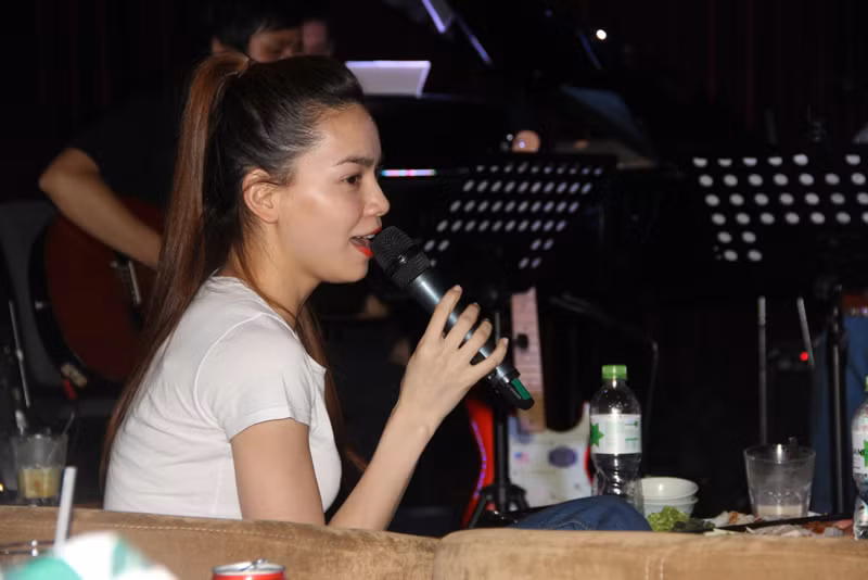 Hiện tại, HLV Hồ Ngọc Hà cùng các thí sinh đang dốc sức tập luyện cho liveshow 6 sẽ diễn ra vào chủ nhật tới.