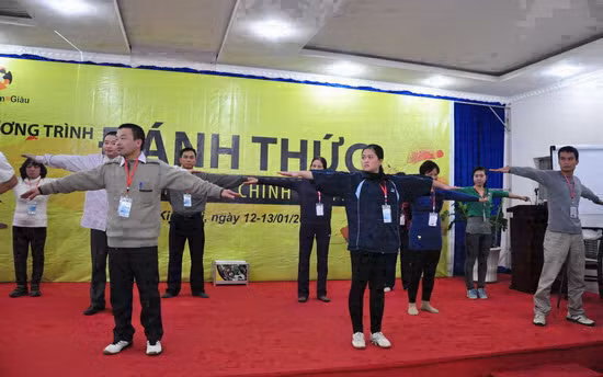 Một khóa học tại Chương trình "Đánh thức năng lực tài chính tiềm ẩn", tại Kim Bôi do Dự án Học Làm Giàu phôí hợp với Cty IDT tổ chức.