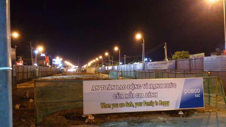 Với cách "đẩy nhanh tiến độ" như này thì không biết bao giờ hạng mục mới hoàn thành?