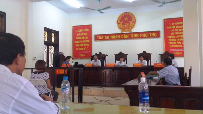 HĐXX TAND tỉnh Phú Thọ quyết định trả hồ sơ cho Viện kiểm sát để điều tra bổ sung vụ Cao Thị Thu Hằng HĐXX TAND tỉnh Phú Thọ quyết định trả hồ sơ cho Viện kiểm sát để điều tra bổ sung vụ Cao Thị Thu Hằng