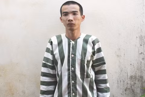 Đối tượng Châu Văn Phương tại cơ quan công an. Đối tượng Châu Văn Phương tại cơ quan công an.