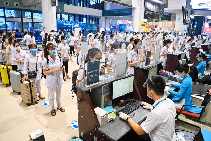 319 giảng viên, sinh viên Đại học Kỹ thuật Y tế Hải Dương vào Thành phố Hồ Chí Minh chống dịch. (Ảnh: VNA) 319 giảng viên, sinh viên Đại học Kỹ thuật Y tế Hải Dương vào Thành phố Hồ Chí Minh chống dịch. (Ảnh: VNA)