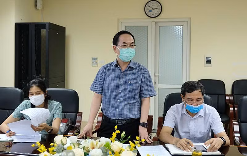 Ông Tạ Mạnh Hùng – Phó Cục trưởng Cục Quản lý Dược. Ông Tạ Mạnh Hùng – Phó Cục trưởng Cục Quản lý Dược.