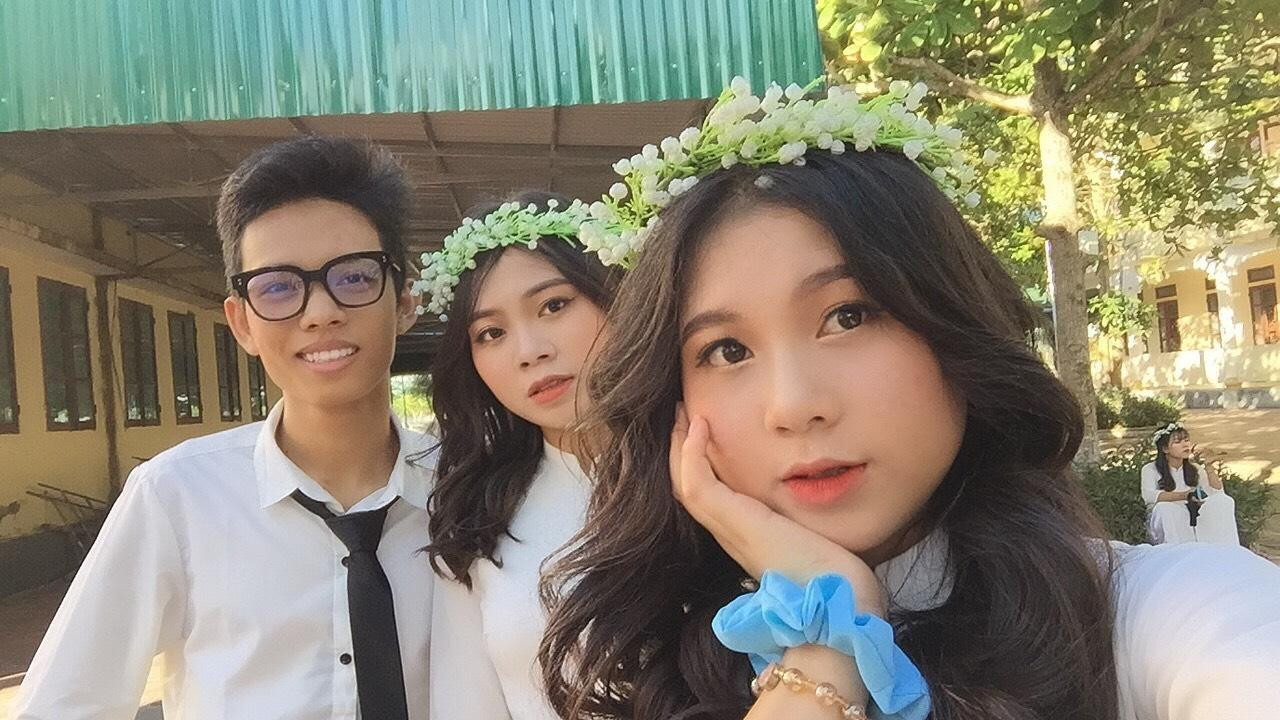 Nguyễn Duy Trường (bên trái) cùng bạn học thời phổ thông. (Ảnh: NVCC) Nguyễn Duy Trường (bên trái) cùng bạn học thời phổ thông. (Ảnh: NVCC)