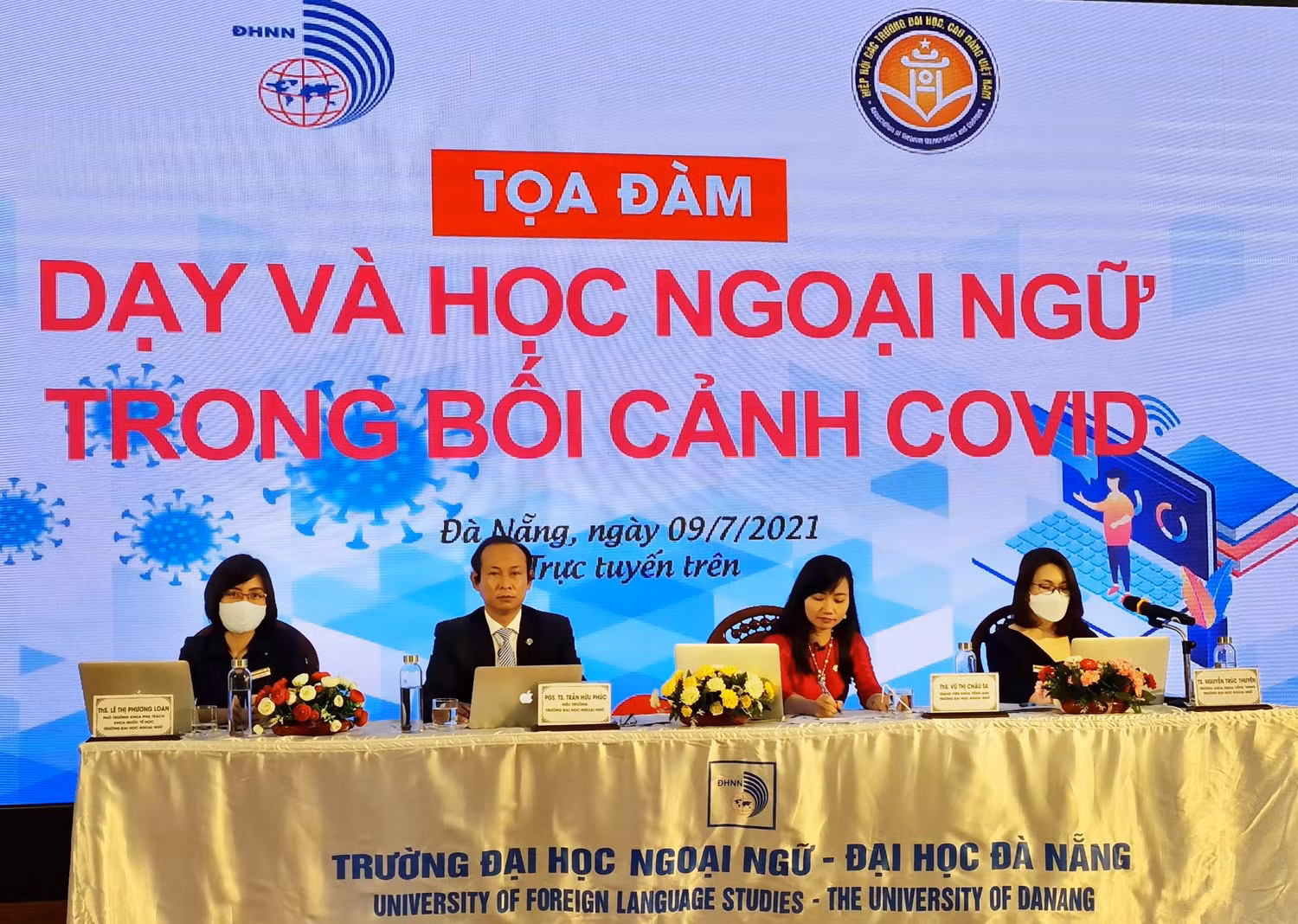 Chương trình tọa đàm “Dạy và học Ngoại ngữ trong bối cảnh Covid” được tổ chức phát sóng trực tiếp từ Trường Đại học Ngoại ngữ, Đại học Đà Nẵng. Chương trình tọa đàm “Dạy và học Ngoại ngữ trong bối cảnh Covid” được tổ chức phát sóng trực tiếp từ Trường Đại học Ngoại ngữ, Đại học Đà Nẵng.
