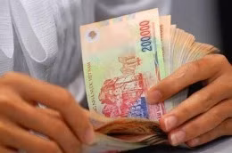 Từ ngày 1/5, mức lương tối thiểu chung sẽ là 1.050.000 đồng/tháng (Ảnh minh họa) Từ ngày 1/5, mức lương tối thiểu chung sẽ là 1.050.000 đồng/tháng (Ảnh minh họa)