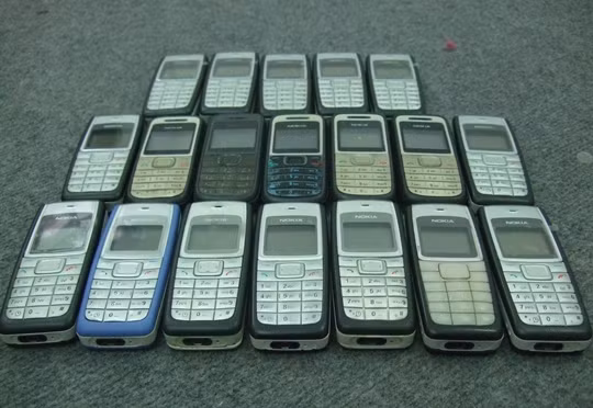 Trên thực tế, feature phone đang rất phổ biến tại hầu hết các quốc gia. Theo khảo sát mới đây tại thị trường Mỹ, người dùng di động "cục gạch" hiếm khi phải bực bội do sự cố rớt cuộc gọi, tin nhắn rác hoặc tốc độ download chậm như rùa.