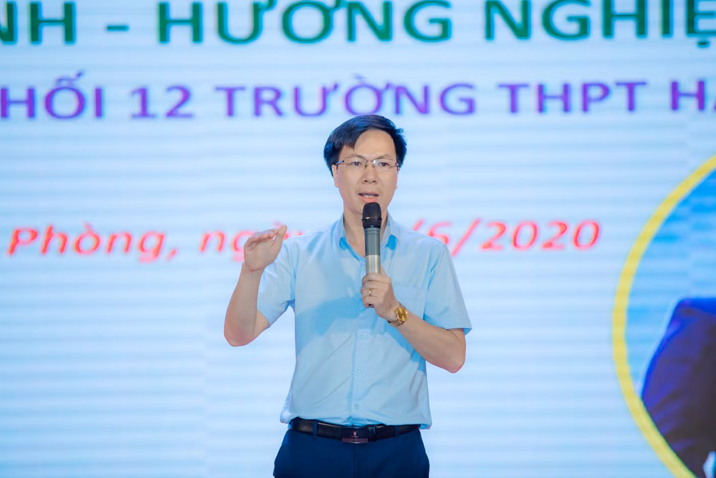 Thầy giáo Phạm Anh Phong, Hiệu trưởng Trường Trung học phổ thông Hàng Hải (Hải Phòng) (Ảnh: Nhân vật cung cấp)