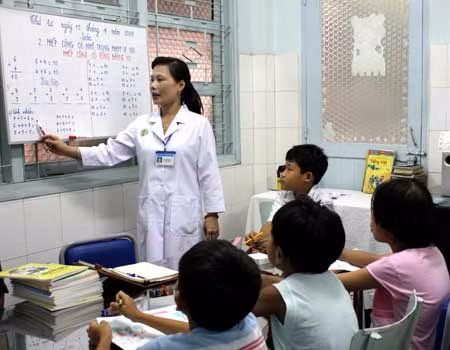 Hầu hết các bệnh nhi đang điều trị ở Bệnh viện Nhi Trung ương đều mong chờ lớp học tại bệnh viện của báo GDVN Hầu hết các bệnh nhi đang điều trị ở Bệnh viện Nhi Trung ương đều mong chờ lớp học tại bệnh viện của báo GDVN
