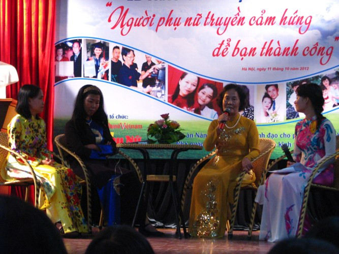 Khách mời giao lưu của cuộc thi là những tác giả đạt giải và những nhân vật trong tác phẩm của họ. Trong ảnh, các vị khách mời trong phần giao lưu. Khách mời giao lưu của cuộc thi là những tác giả đạt giải và những nhân vật trong tác phẩm của họ. Trong ảnh, các vị khách mời trong phần giao lưu.