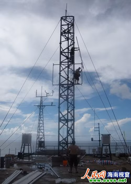 Trung Quốc xây dựng trạm thu phát sóng di động trái phép tại một số bãi đá trong quần đảo Trường Sa thuộc chủ quyền của Việt Nam mà nước này chiếm đóng trái phép