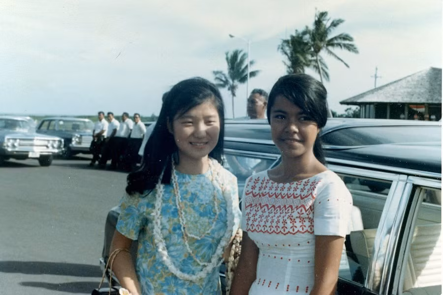 "Công chúa" Park Geun-hye trong một lần đi du lịch. Năm 1997, Park Geun-hye gia nhập đảng Quốc đại (GNP), tiền thân của đảng Saenuri, tháng 4 năm sau bà giành được 1 ghế Nghị sĩ tại quê hương mình, Daegu và nhanh chóng thăng tiến lên đội ngũ hàng đầu của đảng này.
