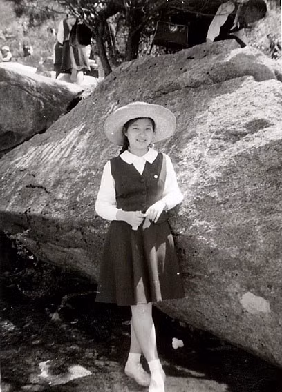 Park Geun-hye sinh ngày 2/2/1952 tại Daegu, năm lên 9 tuổi thì cha bà, Park Chung-hee trở thành Tổng thống Hàn Quốc sau 1 cuộc đảo chính quân sự. Park Geun-hye vào điện Cheongwadae với vai trò như một "Công chúa" và sống ở đây đến khi vào đại học.