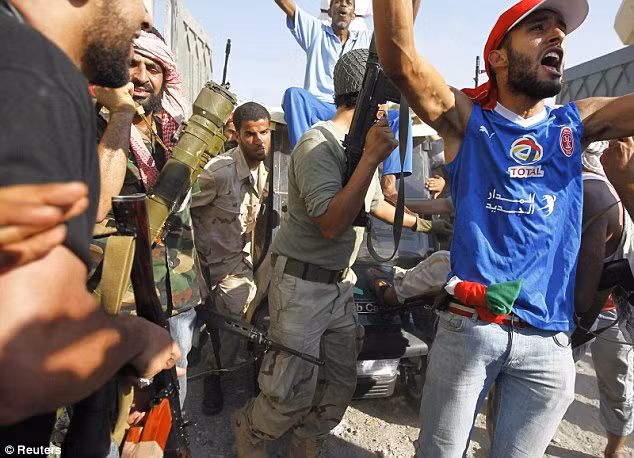 Gaddafi cho biết khu dinh thự Bab Al-Aziziya của ông đã bị không quân của NATO san phẳng bằng 64 đợt không kích.