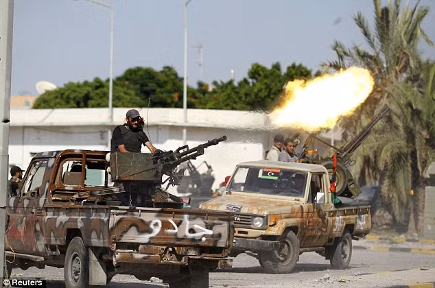 Gaddafi cho biết khu dinh thự Bab Al-Aziziya của ông đã bị không quân của NATO san phẳng bằng 64 đợt không kích.
