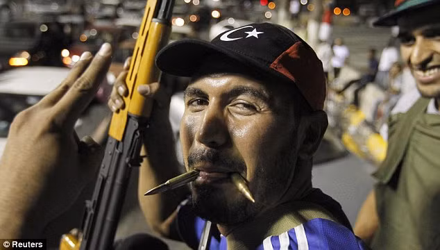 Gaddafi cho biết khu dinh thự Bab Al-Aziziya của ông đã bị không quân của NATO san phẳng bằng 64 đợt không kích.