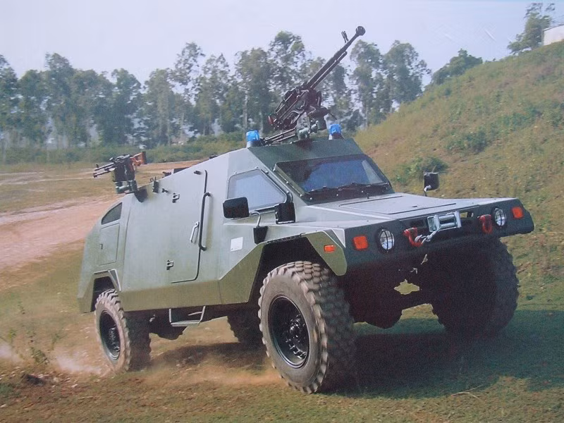 Động cơ Loại F6L912 6 xy lanh, diesel. Vũ khí : được trang bị 2 đại liên,ở trước và sau có 2 giá để gắn