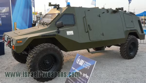 Trọng lượng xe không tải: 4.600 KG
